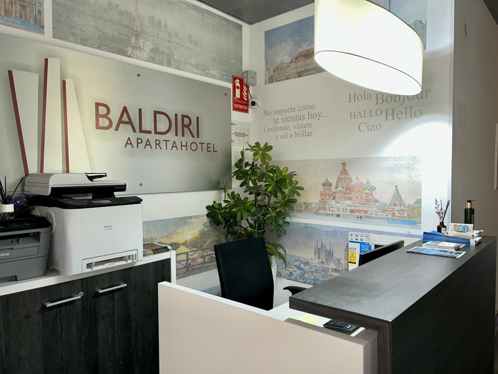 Apartahotel Baldiri Sant Boi de Llobregat Kültér fotó